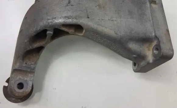 Mercedes-Benz C AMG W203 Engine mounting bracket A1122235204