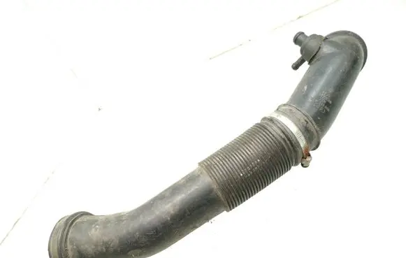 Audi A4 S4 B5 8D Air intake hose/pipe 058129627E 058133357a