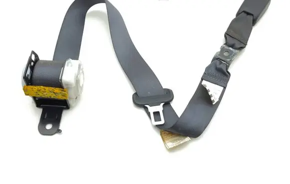 Middle seatbelt (rear)