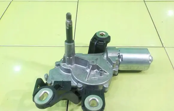 Volkswagen Golf Plus Rear window wiper motor 390201826