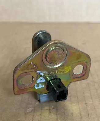 Ford Mondeo Mk III Front door lock loop/hook striker 2M51F21982AA