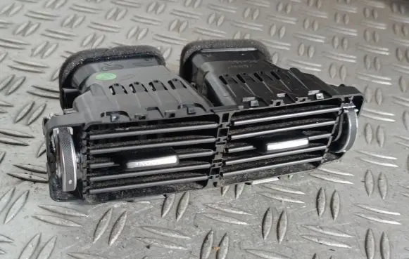 Jaguar F-Pace Rear air vent grill GX63014A22AB GJ32014A22AA
