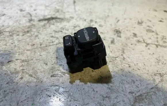 Toyota Corolla Verso AR10 Wing mirror switch 183574