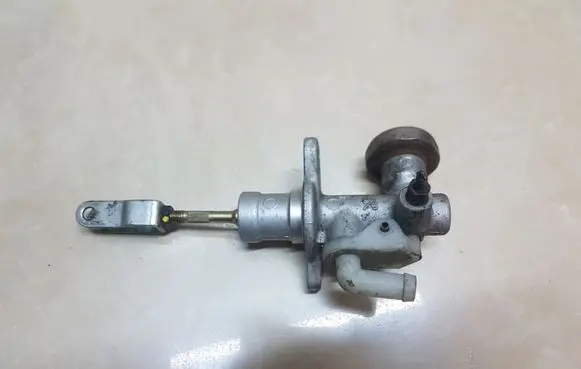 Nissan X-Trail T30 Clutch master cylinder