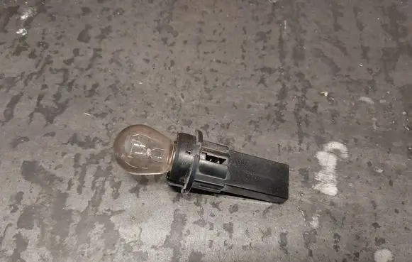 BMW 3 E36 Tail light bulb cover holder 1387365