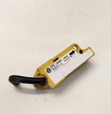Volkswagen PASSAT B5 Airbag deployment crash/impact sensor 1J0909606M 03990210
