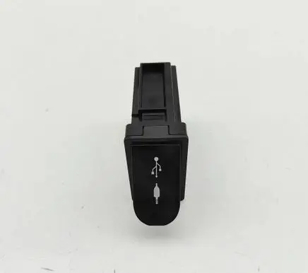 Lexus LS 460 - 600H AUX in-socket connector 8619053051 CALL43H0AJ