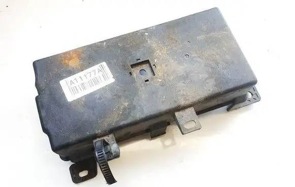 KIA Sorento Fuse box cover 