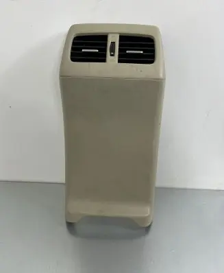 Rear air vent grill