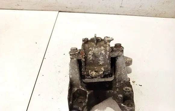 Peugeot 508 Engine mount bracket
