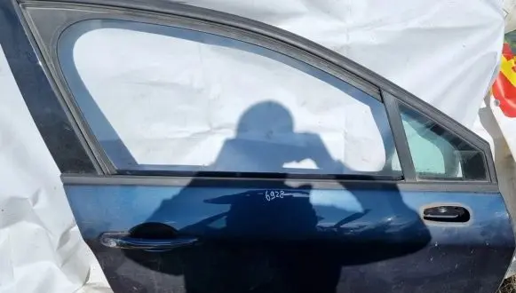 Citroen C5 Front door melynos