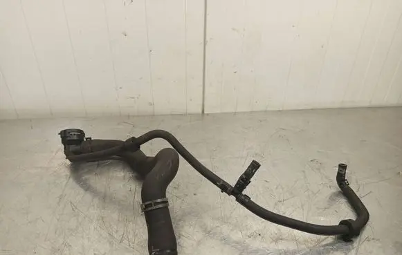 Engine coolant pipe/hose