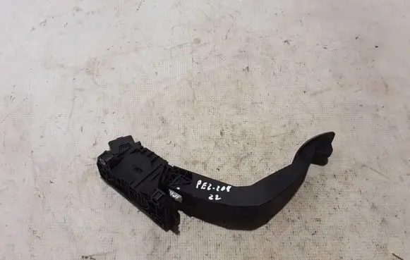 Peugeot 208 Accelerator throttle pedal 9827704480