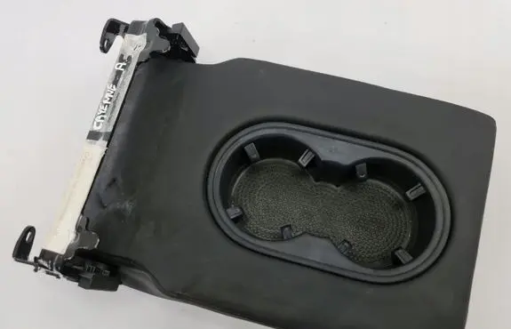 Porsche Cayenne (92A) Rear seat armrest 