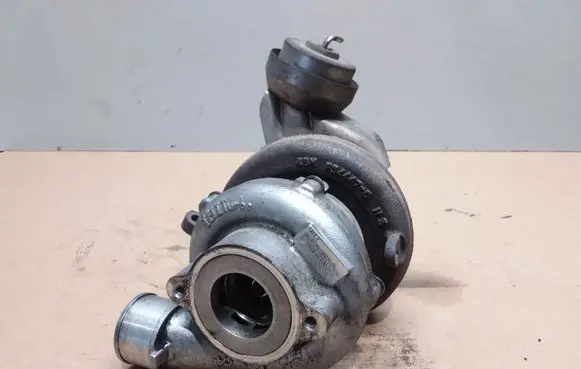 Toyota Avensis T270 Turbo 172010R020 0504290018