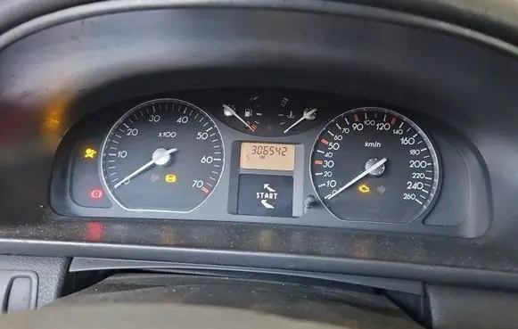 Speedometer (instrument cluster)