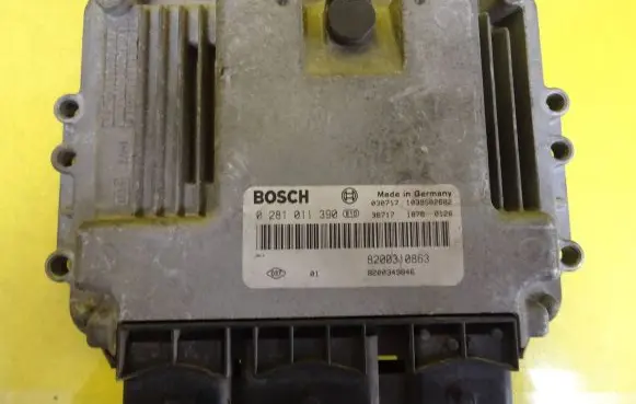 Renault Megane II Engine control unit/module 0281011390