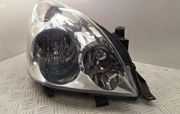 Toyota Corolla Verso AR10 Headlight/headlamp 811300F010 7357230400