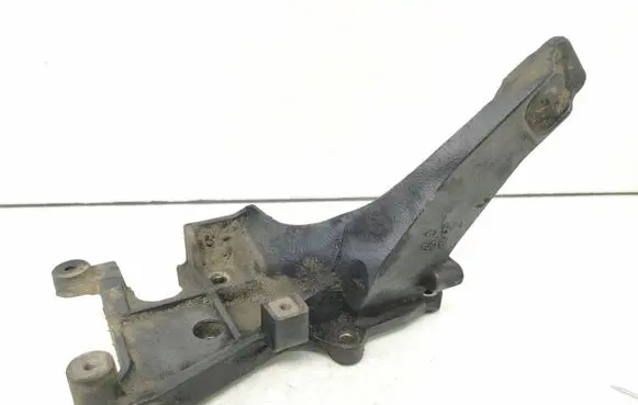 Suzuki Grand Vitara II Engine mounting bracket 5ce