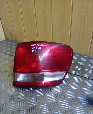 Toyota Avensis Verso Rear/tail lights