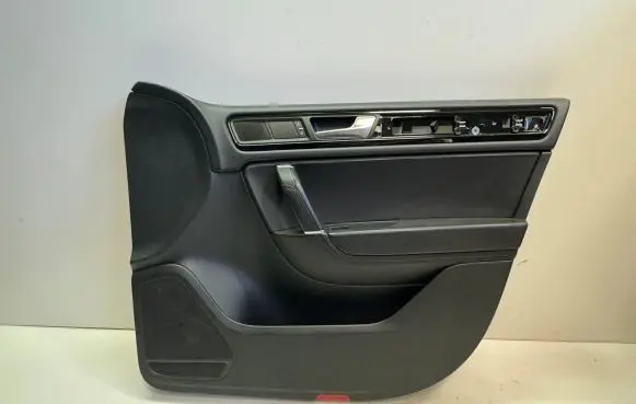 Volkswagen Touareg II Front door card panel trim