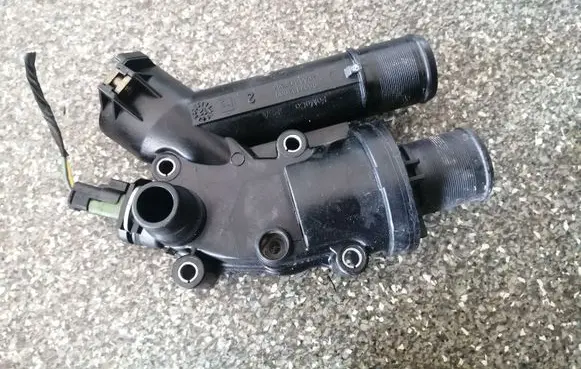 Thermostat/thermostat housing