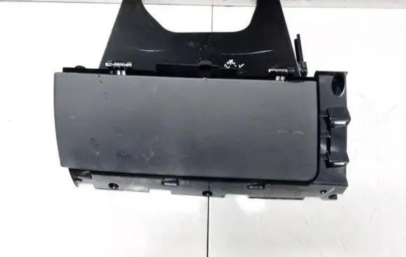 Glove box