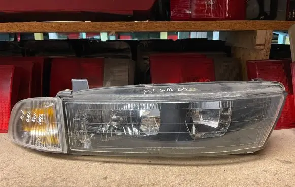 Mitsubishi Galant Headlight/headlamp 7525 7525R
