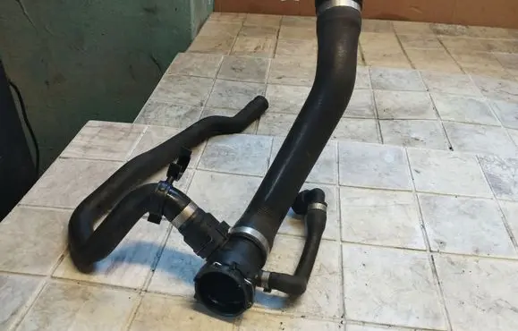 BMW 1 E81 E87 Engine coolant pipe/hose 7525641
