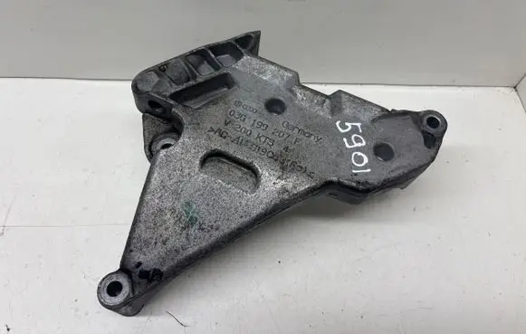 Volkswagen Touran I Engine mounting bracket 03G199207F