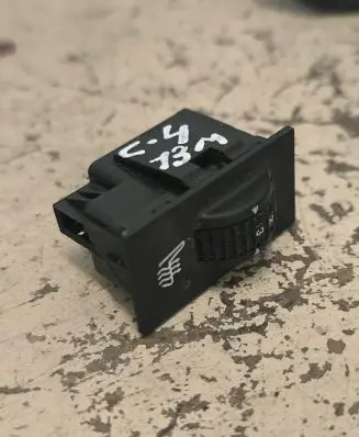 Citroen C4 II Seat heating switch 13576
