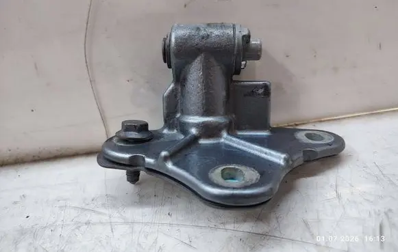 Mercedes-Benz ML W164 Rear door lower hinge