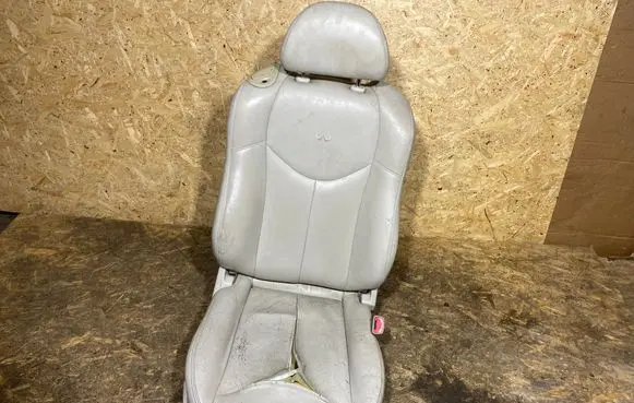 Infiniti G37 Front passenger seat 