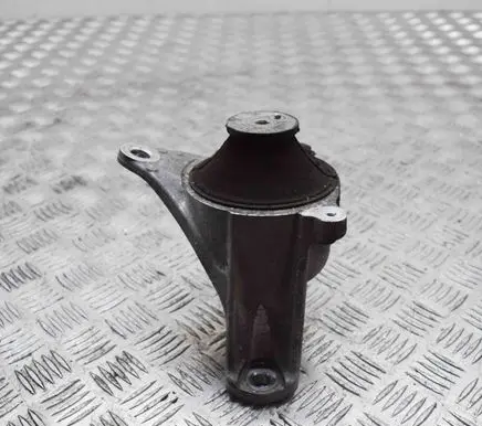Honda CR-V Engine mount bracket