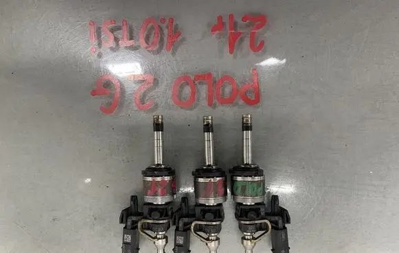 Volkswagen Polo VI Fuel injectors set 0261500443