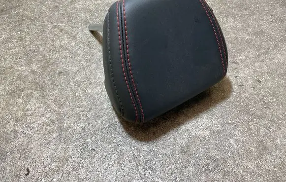 Ford Mach-E I Rear seat headrest 