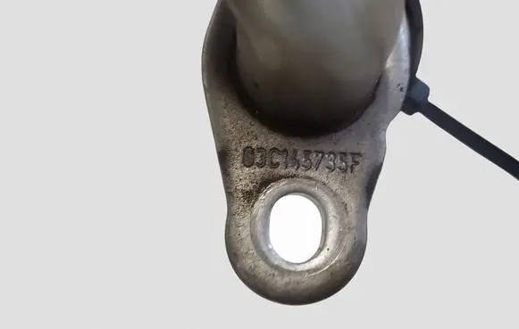 Volkswagen Golf VI Oil cooling pipe