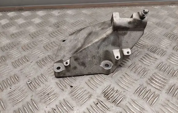 Mercedes-Benz CLS C218 X218 Engine mounting bracket A2782234804