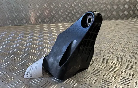 Mercedes-Benz E W238 Engine mounting bracket A6542230100
