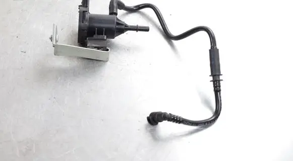 Mercedes-Benz GLA W156 X156 Fuel tank valve A0004760600