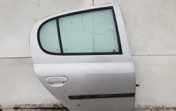 Toyota Yaris Rear door