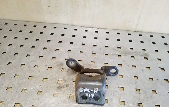 Honda CR-V Rear door upper hinge
