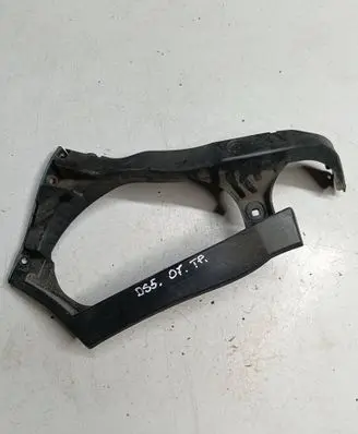Rear bumper mounting bracket