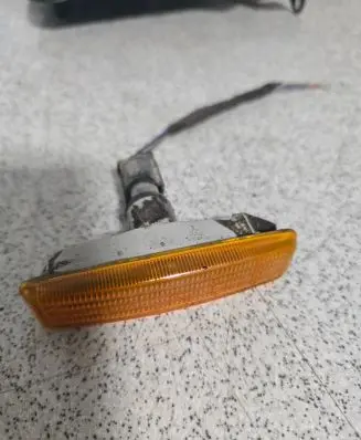 BMW 5 E39 Front fender indicator light 8360589