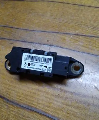Mercedes-Benz E W211 Airbag deployment crash/impact sensor 0018209126