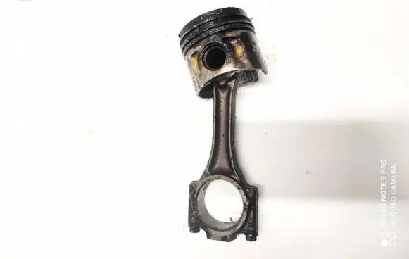 Volkswagen Golf V Piston with connecting rod