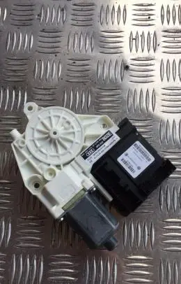 Audi A3 S3 8P Front door window regulator motor 8p0959802e