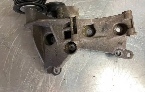 Renault Kangoo II Generator/alternator bracket 8200663057
