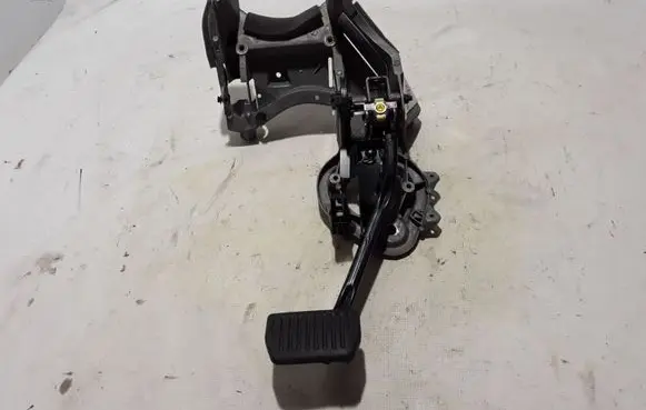 Volvo XC90 Brake pedal 32265833
