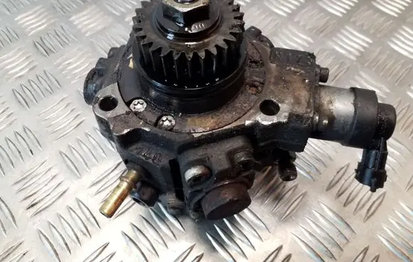 Opel Vivaro Fuel injection high pressure pump 8200950493 0445010205